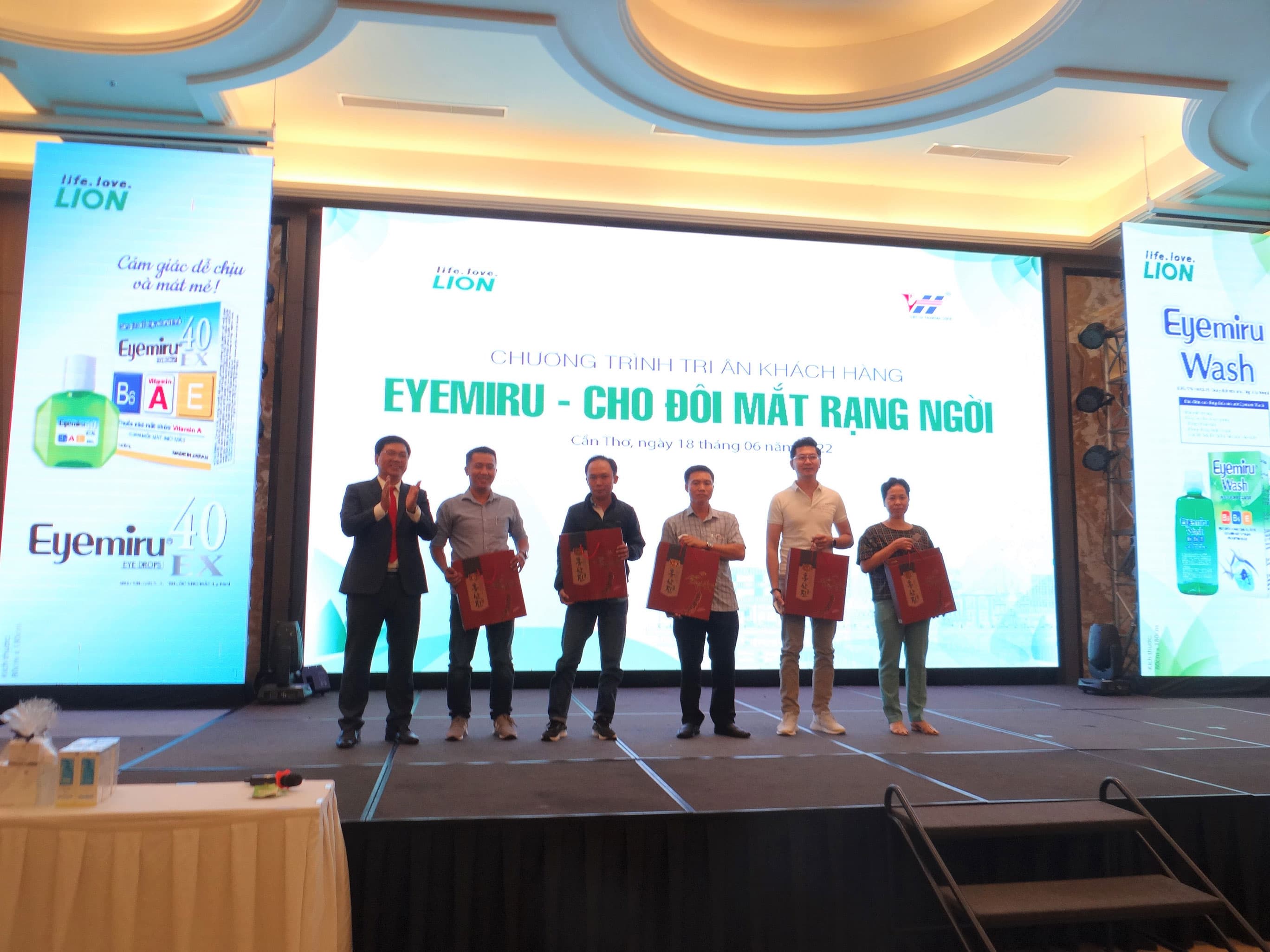 Hội thảo: “CÁC BỆNH VỀ MẮT VÀ VAI TRÒ CỦA VITAMIN A – HÀNH TRÌNH CHO ĐÔI MẮT RẠNG NGỜI” Hội thảo: “CÁC BỆNH VỀ MẮT VÀ VAI TRÒ CỦA VITAMIN A – HÀNH TRÌNH CHO ĐÔI MẮT RẠNG NGỜI”